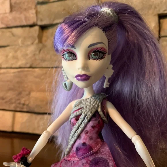 Monster High Dot Dead Gorgeous Spectra Vondergeist Doll First Wave